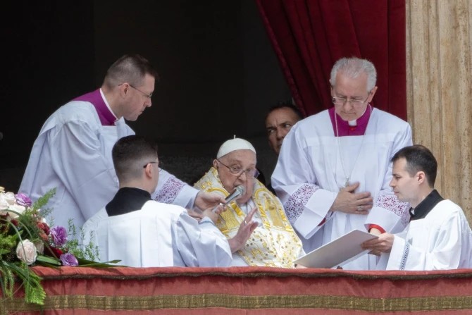 Pope Francis Easter 25